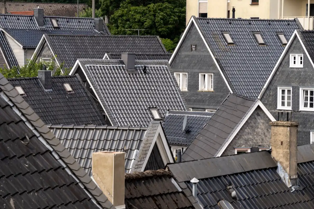 Steep roof eaves and gutter lines on houses in Springdale, AR